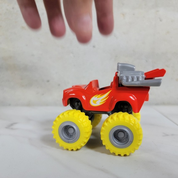 Blaze And The Monster Machines - Monster Engine Blaze, Diecast, HTF Yellow Tires - Picture 3 of 6